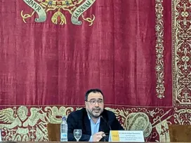 David Arroyo presenting at the Diplomatic School